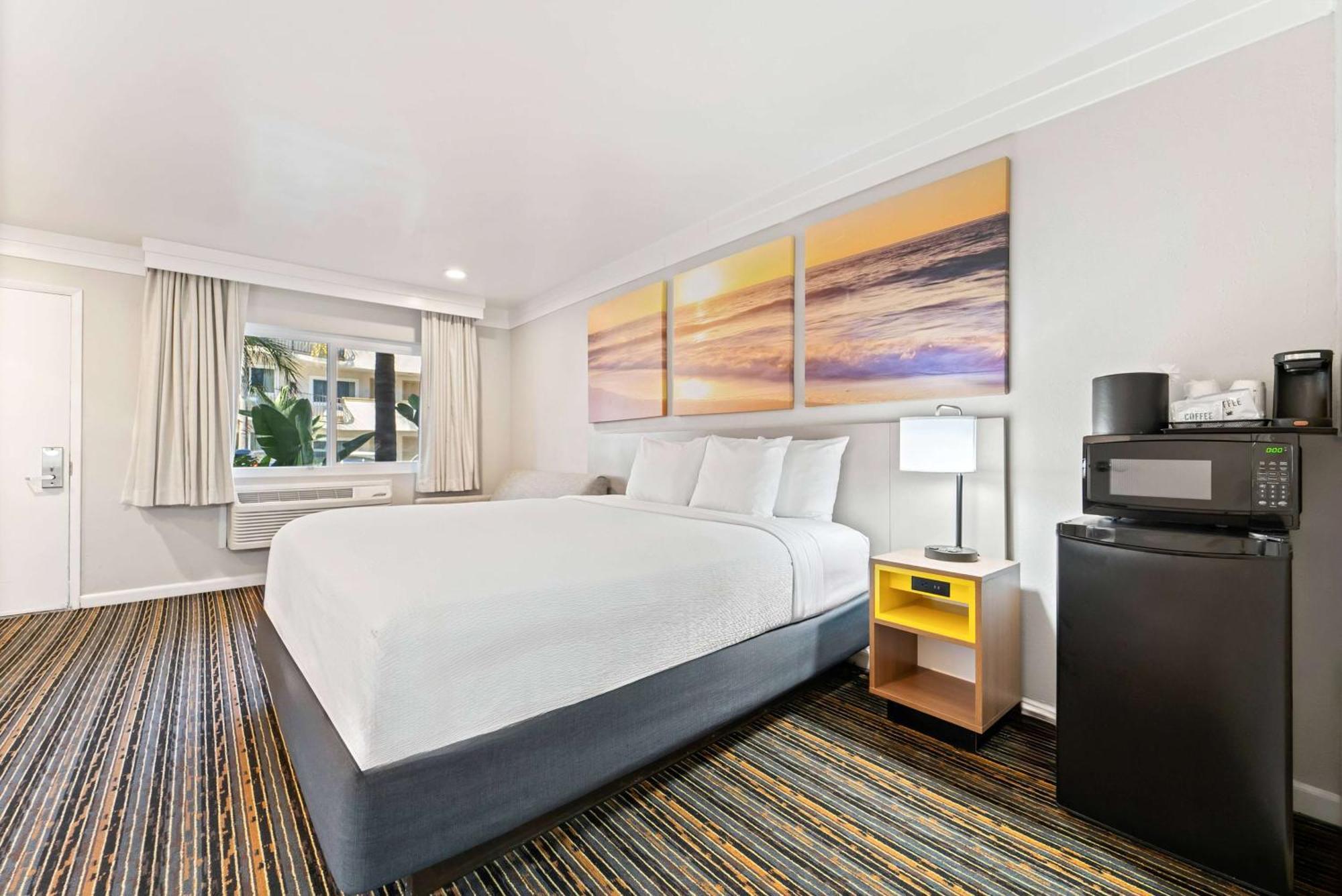 Days Inn By Wyndham San Diego Hotel Circle Eksteriør bilde